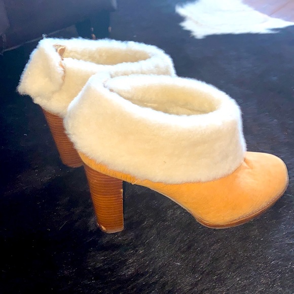 Vegan Fur ankle Bootie - Picture 4 of 6